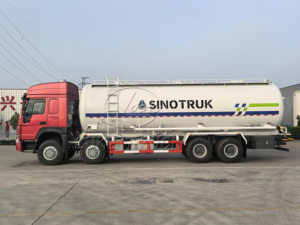 รถบรรทุก HOWO 8X4 35M3 สำหรับขนส่งวัสดุแบบเทกอง พร้อมระบบเป่าลมสำหรับขนถ่ายปูนซีเมนต์และผงแร่ - Product Image 5