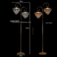 Lampe sur pied de luxe moderne en acrylique et cristal LED, alimentée par courant alternatif, pour accessoires de mariage, décoration de fête et centre de table, personnalisable