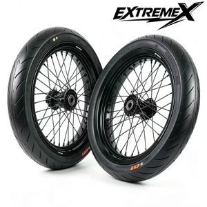Ensemble de roues Supermoto de 17 pouces pour Talaria <span class=keywords><strong>Komodo</strong></span> |   2.5x17 Avant + 3.5x17 Arrière avec pneus CST 100/130 - Product Image 2