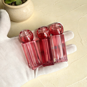 Gloss à lèvres rouge carré, teinté, effet laqué, en flacon, tubes de gloss à lèvres personnalisés pour revendeurs, emballages, gloss à lèvres nude végétalien, marque privée - Product Image 3