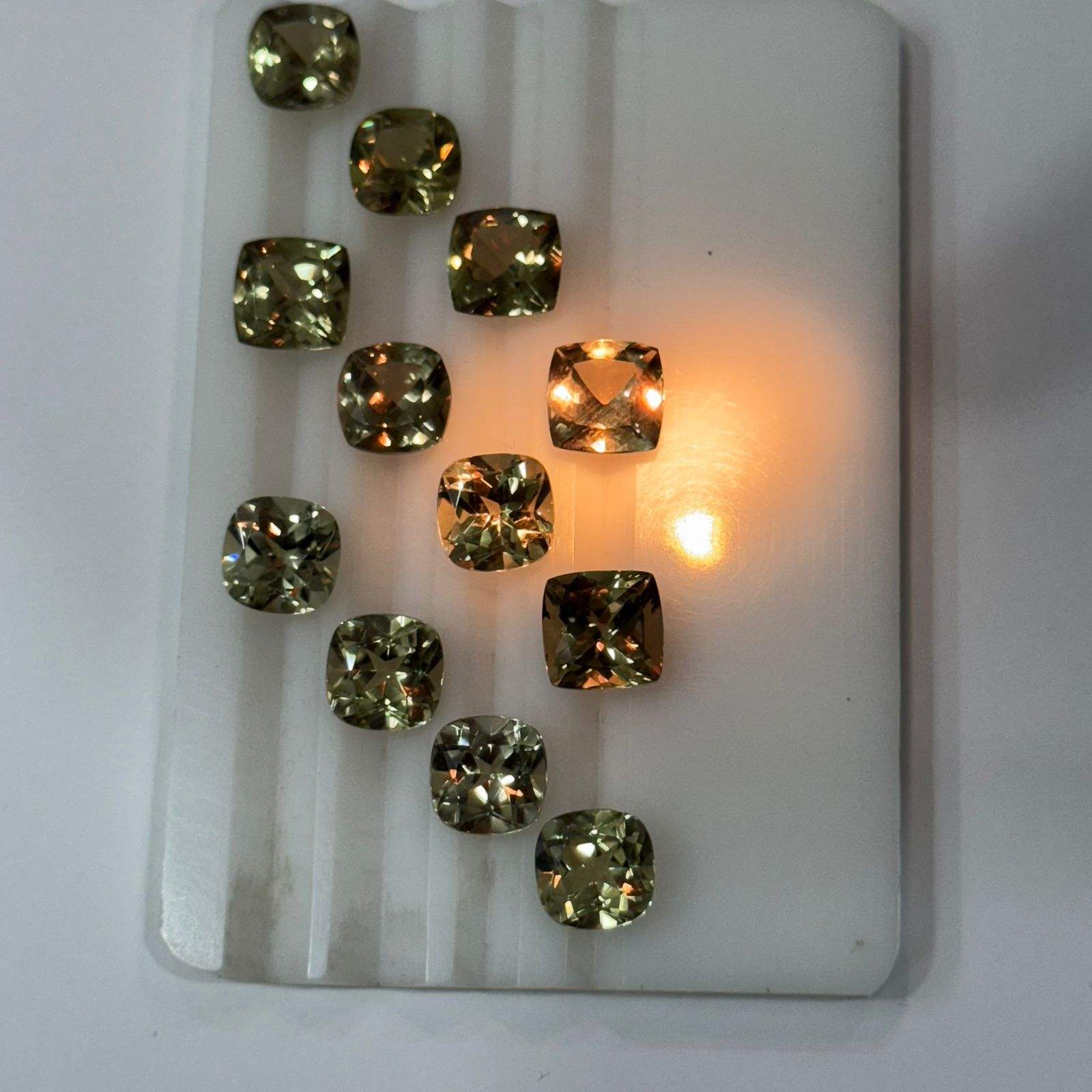 สีเขียว