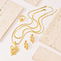 Parure de bijoux en acier inoxydable plaqué or 18 carats avec serpent et éléphant, collier chaîne chevrons et pendentif animal en relief vintage pour femme