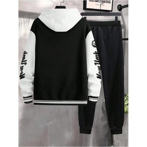 Ensemble de survêtement pour homme personnalisé, 2 pièces, veste et pantalon de style universitaire avec blocs de couleur et lettres graphiques, décontracté, respirant, manches longues - Product Image 1