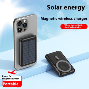 Banco de Energía Solar de 10000mAh, Cargador Inalámbrico Magnético a Prueba de Agua con Cable Integrado para Carga Rápida en Exteriores, Pedido al por Mayor - Product Image 3