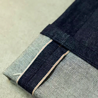 Jean ample sur mesure de créateur, coupe bootcut vintage, en denim japonais brut à lisière, extensible et à jambe large