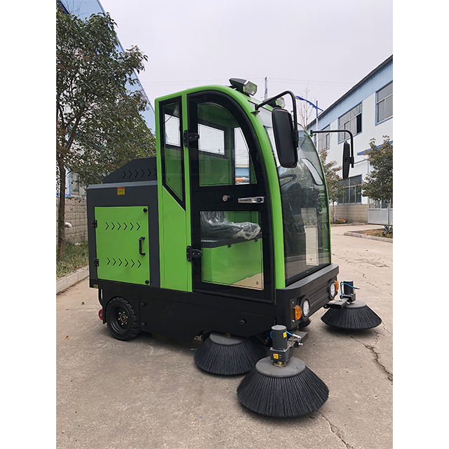 Four brush Suction Road Sweeper a