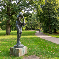 Sculpture féminine élégante en bronze - Sur mesure et installation professionnelle à domicile