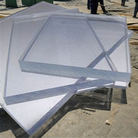 Panneau acrylique transparent résistant aux intempéries avec transmission lumineuse supérieure pour enseignes extérieures, fabriqué sur mesure et fini aux bords