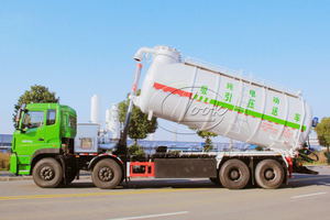 รถดูดฝุ่นและกากตะกอนแบบสุญญากาศสำหรับงานรักษาสิ่งแวดล้อม ขนาดถัง 30 ลูกบาศก์เมตร สำหรับงานเทศบาล - Product Image 2