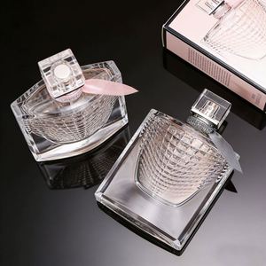 Prix usine – Flacons de parfum transparents de 75 ml à fond épais, portables, avec pulvérisateur à pression et bouchon motif écaille de poisson – Faible quantité minimale de commande - Product Image 3