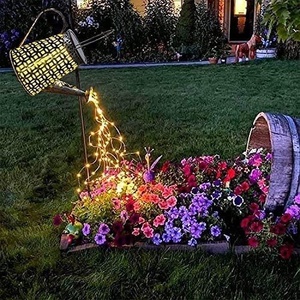 <span class=keywords><strong>Lampe</strong></span> solaire LED étanche IP55 en métal, design arrosoir avec fleurs paysagères, modèle ST616 - Product Image 1