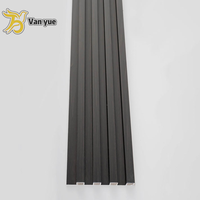 Revêtements muraux en PVC européens, panneaux à lamelles modernes, panneaux muraux en WPC cannelés pour villa, hôtel, panneaux muraux intérieurs imperméables et ignifuges