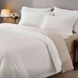 Draps <span class=keywords><strong>de</strong></span> lit plats, taies d'oreiller et <span class=keywords><strong>housse</strong></span> <span class=keywords><strong>de</strong></span> <span class=keywords><strong>couette</strong></span> en <span class=keywords><strong>coton</strong></span> 100% <span class=keywords><strong>satin</strong></span>é rayé blanc T250 3CM, qualité hôtelière 5 étoiles - Product Image 1