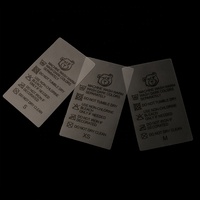 Personnalisé OEM Conception Ours Mignon Dessin Animé Impression Instructions de Lavage Étiquettes Clair Bébé Vêtements Taille TPU Étiquettes de Soin