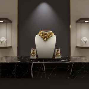 Conjunto de Collar Gargantilla de Plata Estilo Herencia con Diseño de Moneda Tradicional en Oro y Piedras Verdes y Rosas con Pendientes a Juego - Product Image 4