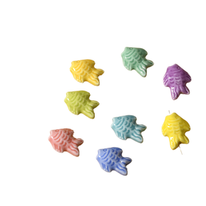 ลูกปัดเซรามิกรูปปลาทำมือ ขนาด 19*15 มม. สีผสม สำหรับทำเครื่องประดับ พร้อมเครื่องรางนำโชคและลายกราฟฟิตี้ - Product Image 2