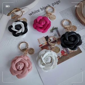Porte-clés en cuir en forme de rose, breloque de sac, cadeaux de Noël - Product Image 2
