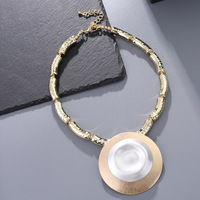 Collier à maillons texturés bicolores avec pendentif en alliage argenté abstrait pour femme