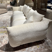 Canapé modulaire moderne italien 4 places en tissu bouclé texturé avec accoudoirs inclinés, couleur crème, pour salon, villa, appartement, hôtel