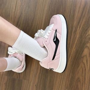 Chaussures coréennes tendance roses pour femmes, style Ins, nouvelle collection hiver 2026, polyvalentes, décontractées, pour étudiantes - Product Image 1