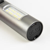 Lampe de poche portable de haute qualité avec diode électroluminescente à zoom télescopique laser blanc résistant à l'eau adapté au camping