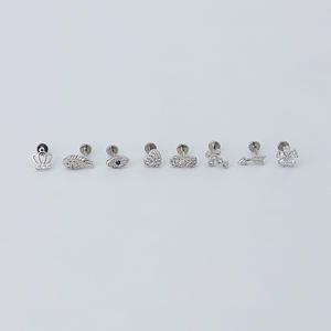 Boucles d'oreilles plaquées or à dos plat avec déclaration personnalisée en gros - Product Image 5