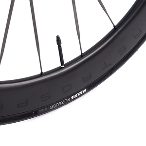 Bicicleta de Carretera de Carbono T800&T1000 con Cambio Electrónico Inalámbrico de 13 Velocidades, Ruedas de Carbono y Cableado Interno Completo - Product Image 5