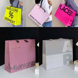 Bolsa de Papel Reciclable de Lujo para Regalos y Compras, con Logotipo Personalizado Impreso, Ecológica y Elegante - Product Image 1