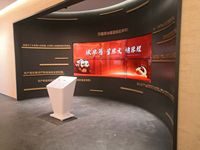 Layar Digital Signage OLED Lengkung 4K UHD untuk Pusat Perbelanjaan, Toko Ritel Unggulan, dan Showroom Merek
