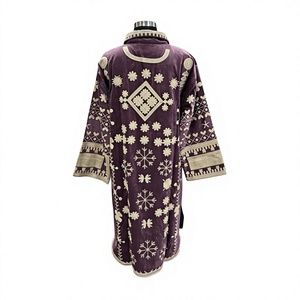 Manteau long d'hiver en velours Royal Plum avec broderie florale en fil ivoire, couleur violet impérial prune de minuit - Product Image 4