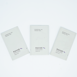 Produits d'accueil personnalisés sous marque privée en mini-sachets pour hôtels de luxe : Shampoing, Huile essentielle, Gel douche, Après-shampoing jetables - Product Image 5