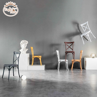 Chaises en Plastique Blanches Empilables à Dossier Croisé Design Moderne, Vente en Gros, Chaises de Jardin pour Événements, Chaises en Plastique Incassables pour Mariage