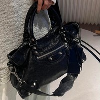 Sac bandoulière chic et tendance en PU clouté, style parisien, idéal pour Instagram, grande capacité, couleur unie, pour épaule ou croisé