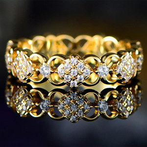 Anello Traforato in Filigrana per Donne, Tono Oro, Gioiello da Indossare Quotidianamente sul Dito Indice - Product Image 1