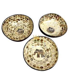 Bol en coque de noix de coco fait main du Vietnam, doublé de laque nacrée irisée, écologique, léger, durable, pour usage domestique, naturel - Product Image 4
