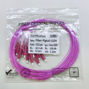 Pigtail de Fibra Óptica OM4 Magenta LSZH de Alta Precisión y Baja Pérdida, Conector LC UPC para Empalme en Gabinete ODF - Product Image 3
