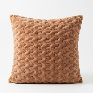 Cuscino di Lusso Quadrato in Finta Pelliccia con Design Anti-Piega a Bolle per Uso Domestico, Ospedaliero e Alberghiero - Product Image 1