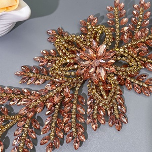 Corona <span class=keywords><strong>per</strong></span> <span class=keywords><strong>capelli</strong></span> da sposa fatta a mano con strass rossi a forma <span class=keywords><strong>di</strong></span> artiglio, catena e <span class=keywords><strong>fiori</strong></span>, accessorio <span class=keywords><strong>per</strong></span> matrimonio DZ135 - Product Image 3