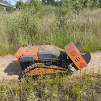 Débroussailleuse forestière robuste télécommandée à essence sur chenilles avec élévateur hydraulique pour terrains en pente et moteur pour terrains accidentés