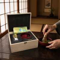 Ensemble de bols à thé matcha à fleurs au design moderne fait main, bol en céramique esthétique et écologique avec emballage en silicone dans une boîte