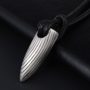 Collar con colgante de acero inoxidable Wolf Warrior 2 para hombre, diseño geométrico de cono SP607 - Product Image 3