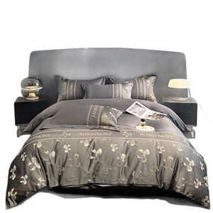 Parure de lit de luxe légère en soie glacée brodée quatre pièces pour l'été, comprenant housse de couette, drap et ensemble de literie en soie et coton haut de gamme - Product Image 5