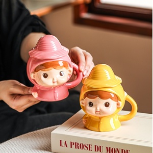 แก้วคู่รัก 3 มิติ แบบ OEM&ODM จากโรงงาน ขนาด 300 มล. แก้วเซรามิก แก้วพอร์ซเลน พร้อมฝาปิดรูปทรงหมวก สำหรับของขวัญธุรกิจ วันหยุด และงานแต่งงาน - Product Image 3