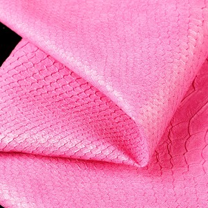 Tessuto in Pelle Sintetica PVC Goffrato Coccodrillo <span class=keywords><strong>Rosa</strong></span> 1.1mm - Resistente all'Abrasione per Borse, Scarpe, Accessori, Divani, Sedili Auto, Bagagli - Product Image 1