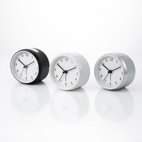 Réveil de table minimaliste en plastique argenté de 4 pouces avec mouvement à quartz à aiguilles, affichage à aiguilles, alarme crescendo douce, pile AA