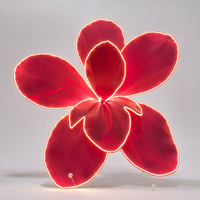 Rode LED verlichte bloemenprop, gigantische papieren kunstbloem, bruiloftdecoratie, commerciële bloemendisplay, fabriekslevering