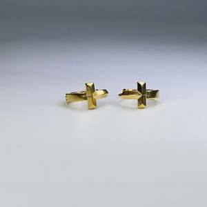 Pendientes de Cruz de Acero Inoxidable 316L con Baño de Oro PVD, Joyería de Moda Sostenible y Resistente - Product Image 1