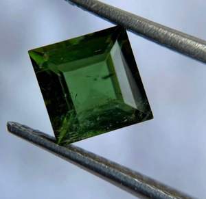 Piedra Preciosa de Turmalina Natural Ecológica de Alta Calidad para Sanación o Meditación y Uso Artesanal Disponible a Precio de Fábrica - Product Image 1