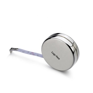Ruban à mesurer rond avec logo personnalisé de 1 mètre de ruban à mesurer de poche en métal plaqué argent pour les marques mondiales et les cadeaux promotionnels - Product Image 2