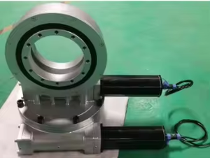 SDE14 Dual Axis Slew Drive con motor de 24V CC - Product Image 4